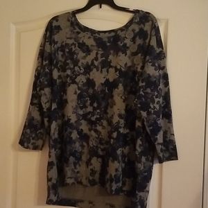 NWOT Ladies Print Top w/Button Detail L (12-14)